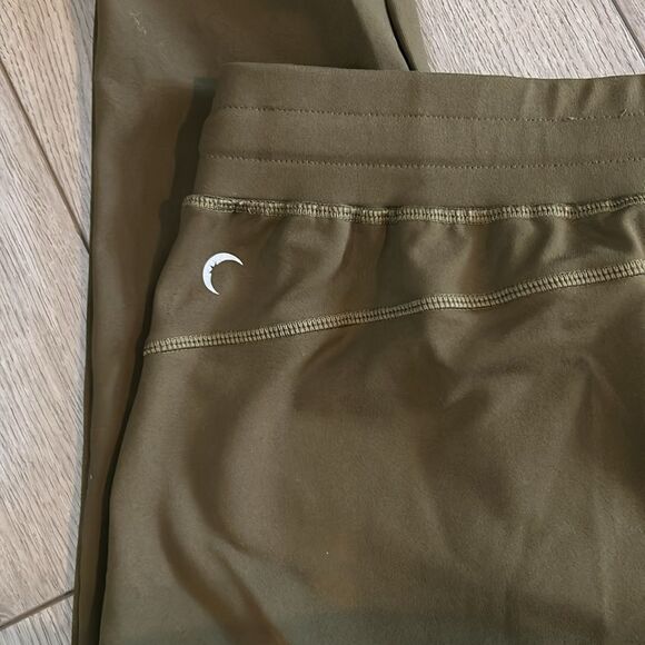 LIKE NEW ZYIA ACTIVE UNWIND JOGGERS OLIVE GREEN SIZE LARGE - Picture 7 of 7